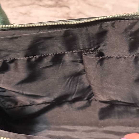 Chic Green Satchel with Structured Design and Dual Handles - Picture 5 of 9